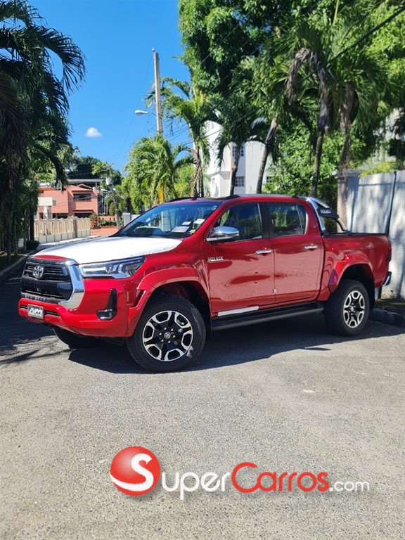 2025 Toyota Hilux SRX