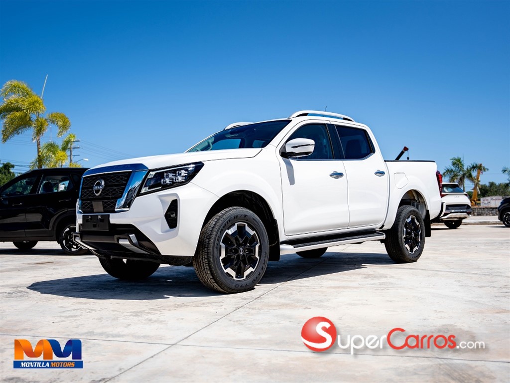 2025 Nissan Frontier LE — foto 2 / 8
