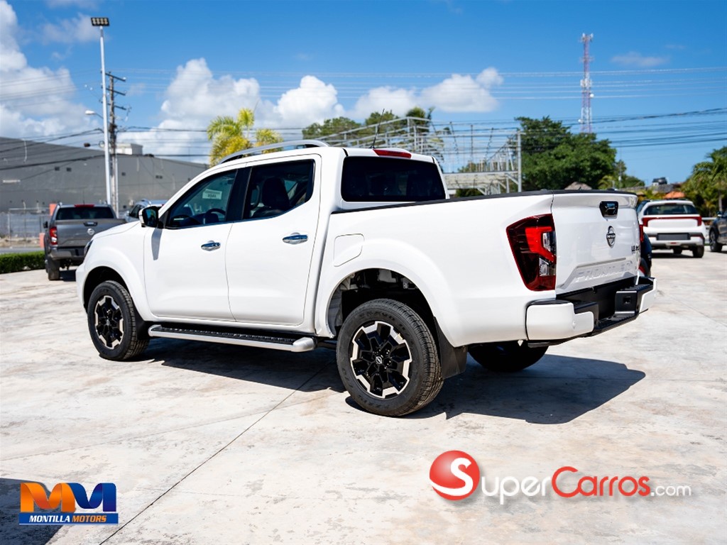 2025 Nissan Frontier LE — foto 7 / 8