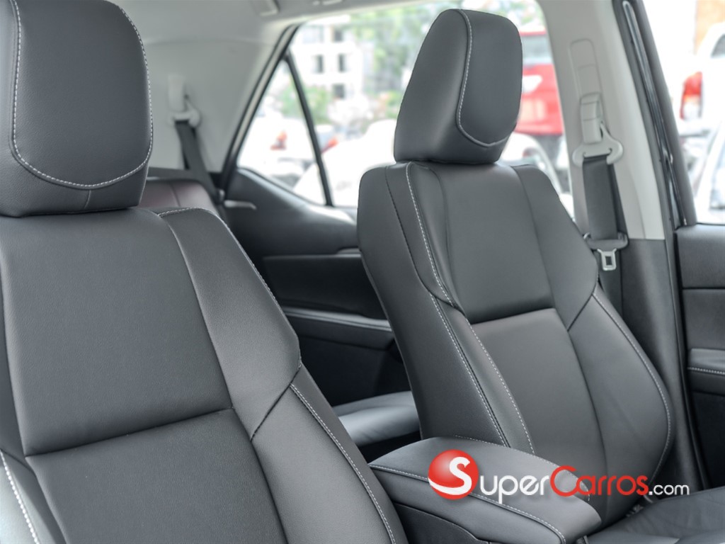 2026 Toyota Fortuner SRV TSS — foto 3 / 8
