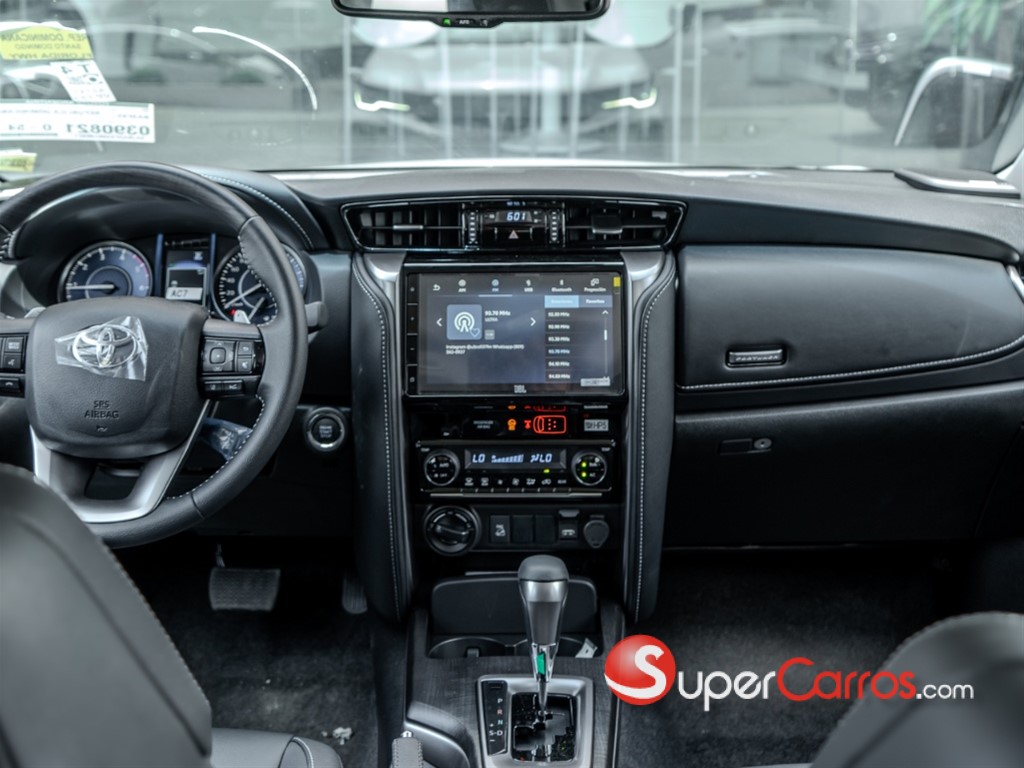2026 Toyota Fortuner SRV TSS — foto 4 / 8