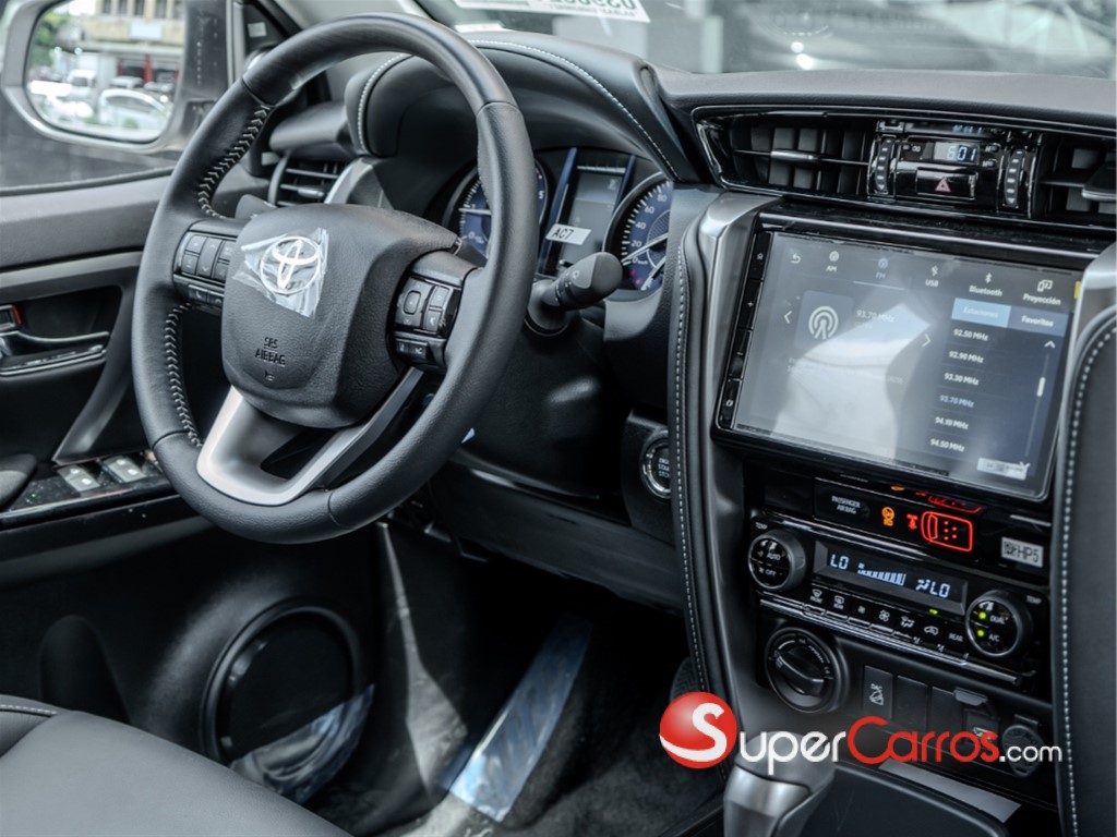 2026 Toyota Fortuner SRV TSS — foto 5 / 8