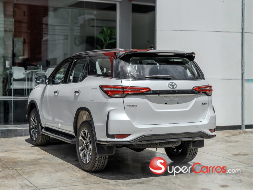 2026 Toyota Fortuner SRV TSS — foto 6 / 8