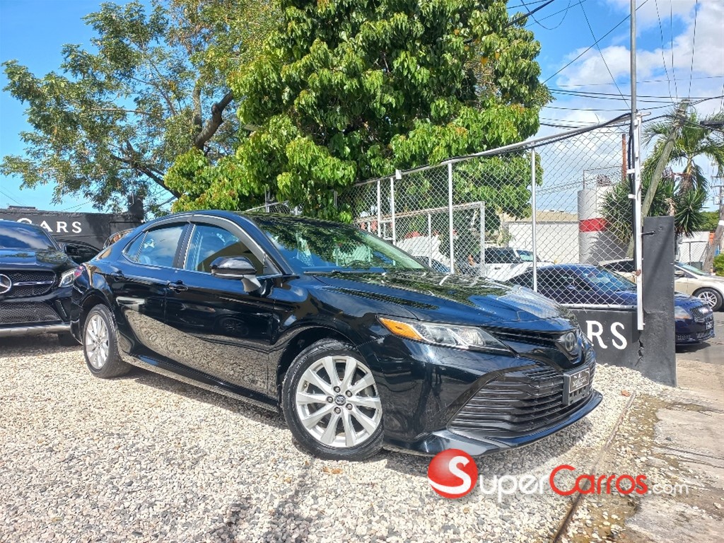 2019 Toyota Camry LE — foto 2 / 7