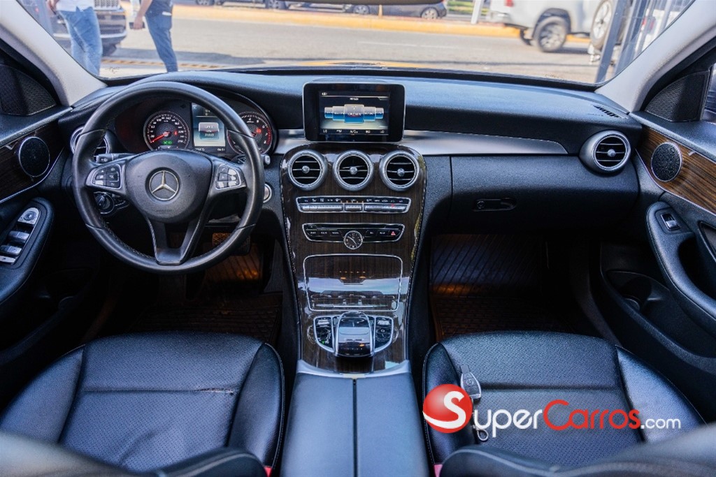 2017 Mercedes-Benz Clase C 250 — foto 8 / 11