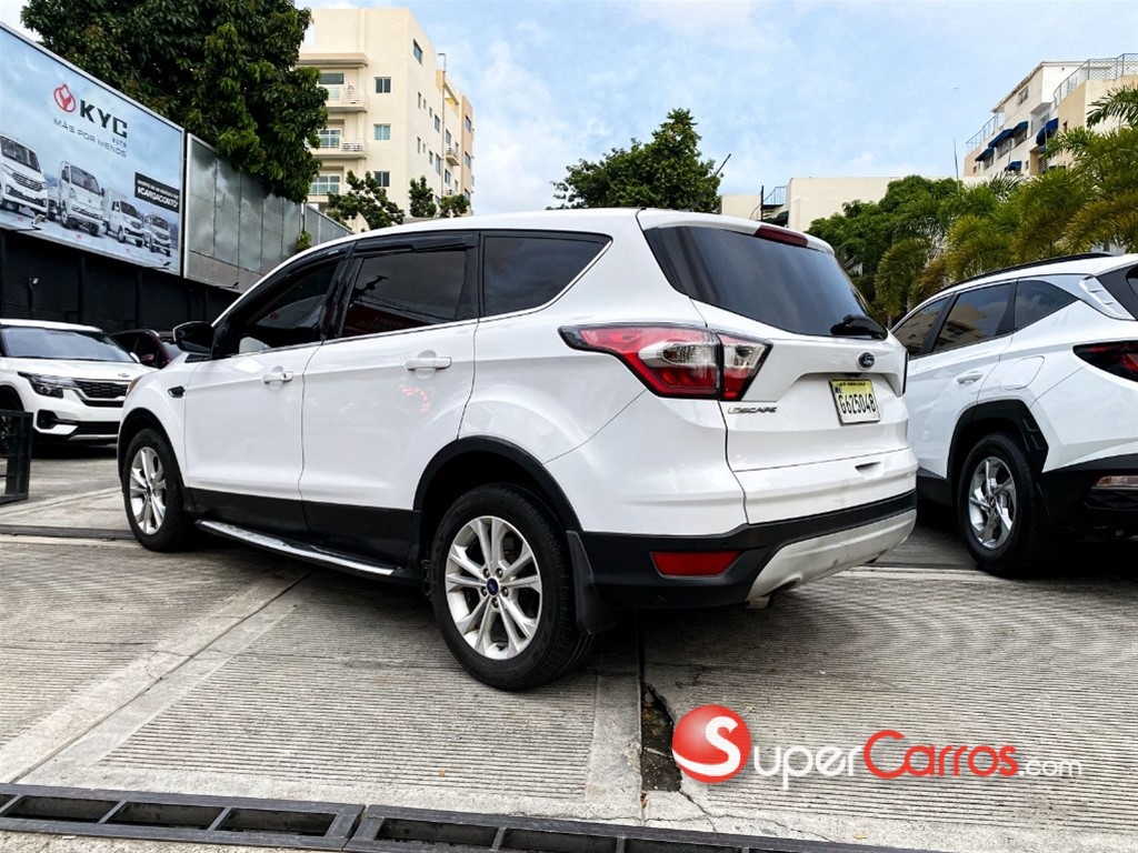 2017 Ford Escape SE — foto 3 / 9