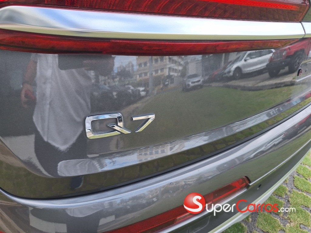 2022 Audi Q7 45 TFSI Quattro Design Plus — foto 10 / 12