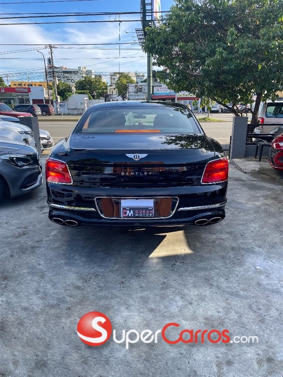 2022 Bentley Continental Flying Spur — foto 8 / 12