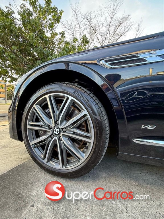 2022 Bentley Continental Flying Spur — foto 9 / 12