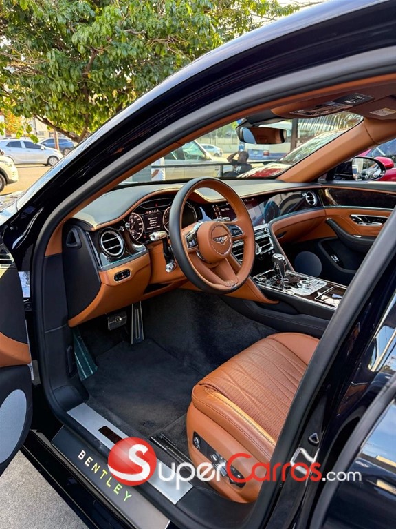 2022 Bentley Continental Flying Spur — foto 10 / 12