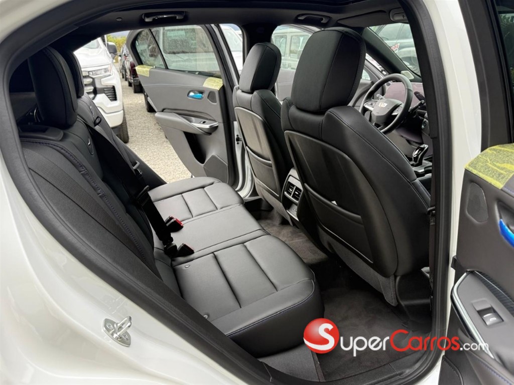 2025 Cadillac XT4 350 T — foto 5 / 10