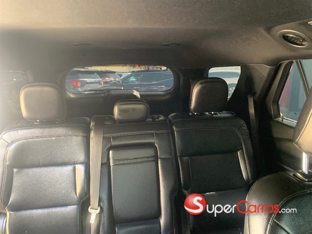 2020 Ford Explorer XLT 4WD — foto 8 / 12