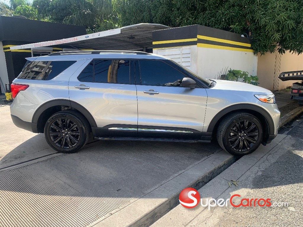 2020 Ford Explorer XLT 4WD — foto 9 / 12
