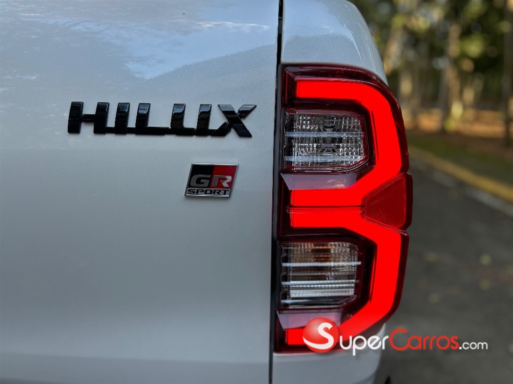 2025 Toyota Hilux GR Sport — foto 4 / 10