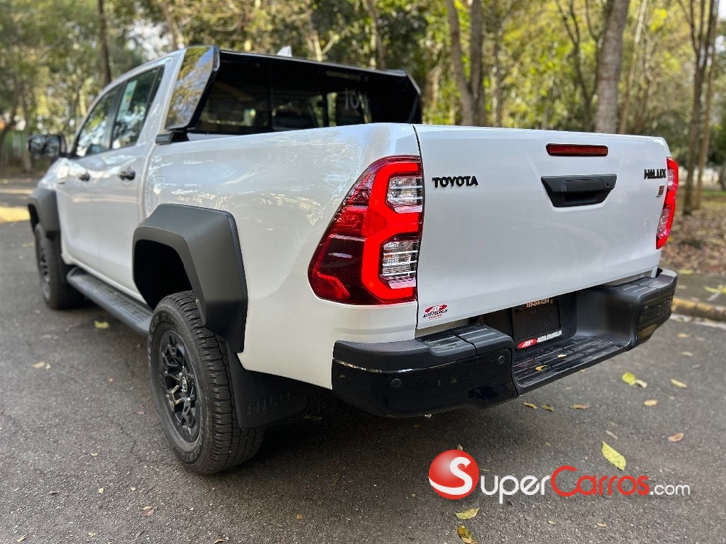 2025 Toyota Hilux GR Sport — foto 6 / 10