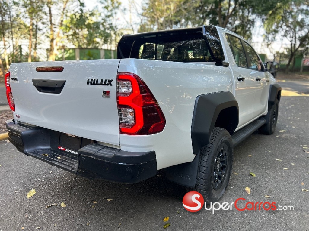 2025 Toyota Hilux GR Sport — foto 7 / 10