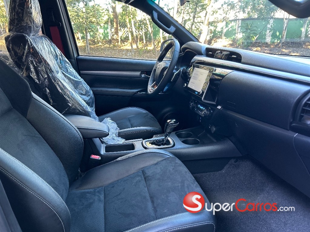 2025 Toyota Hilux GR Sport — foto 8 / 10