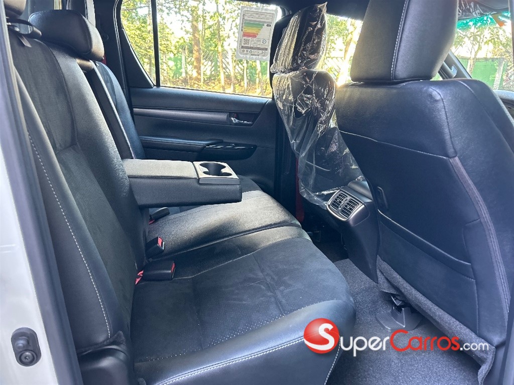 2025 Toyota Hilux GR Sport — foto 9 / 10