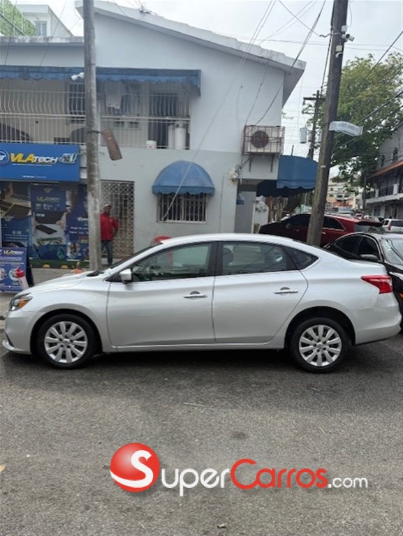 2019 Nissan Sentra — foto 2 / 11