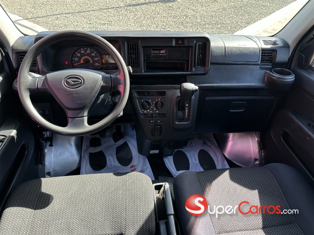 2019 Daihatsu Hijet — foto 9 / 10