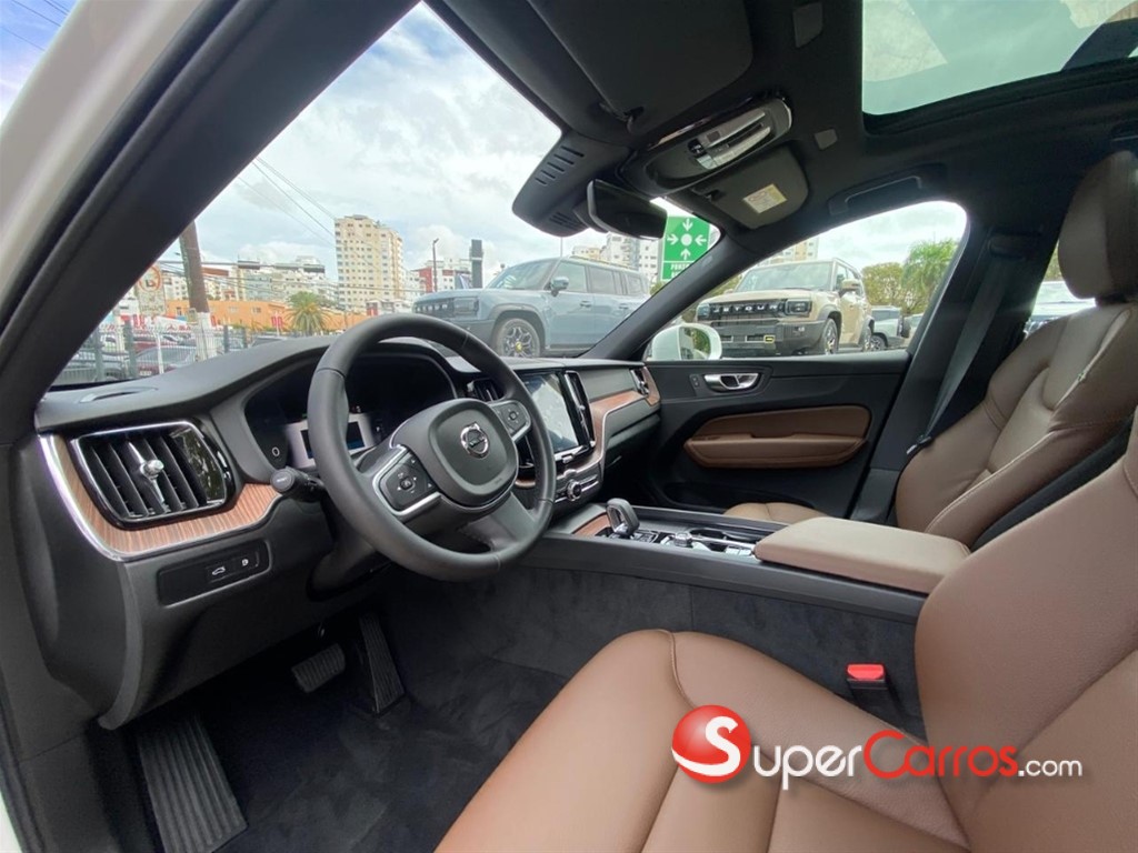 2026 Volvo XC60 Plus Recharge — foto 7 / 9