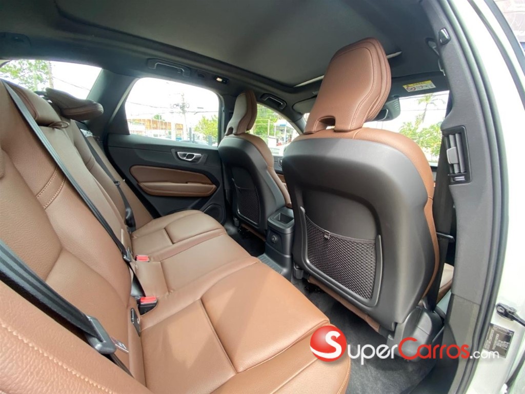 2026 Volvo XC60 Plus Recharge — foto 8 / 9