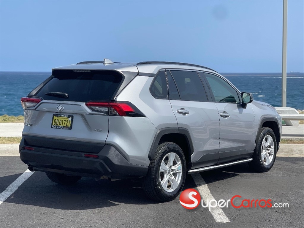 2020 Toyota RAV4 XLE Premium — foto 4 / 10