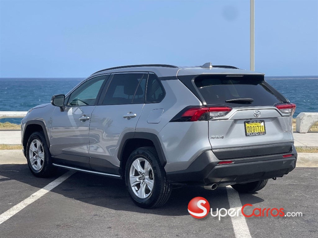 2020 Toyota RAV4 XLE Premium — foto 5 / 10
