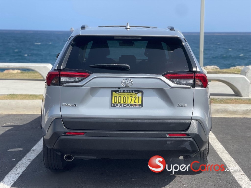 2020 Toyota RAV4 XLE Premium — foto 6 / 10