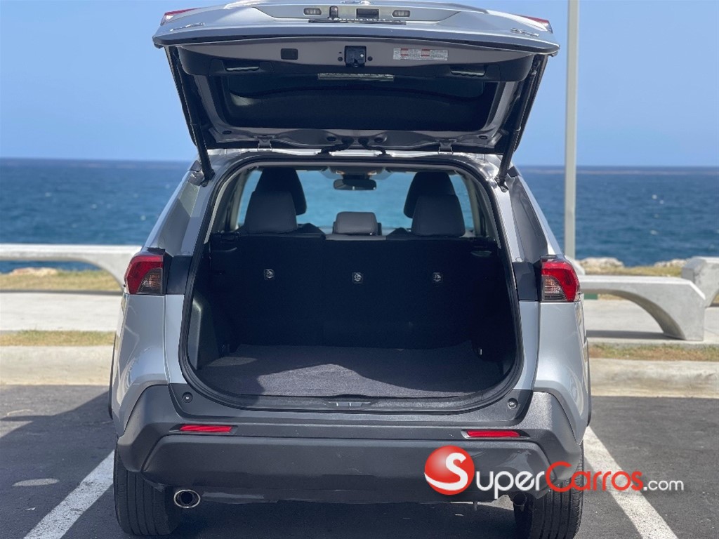 2020 Toyota RAV4 XLE Premium — foto 7 / 10