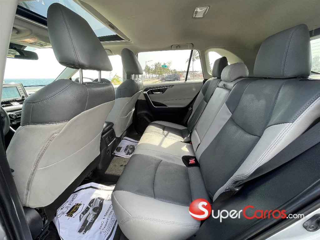 2020 Toyota RAV4 XLE Premium — foto 8 / 10