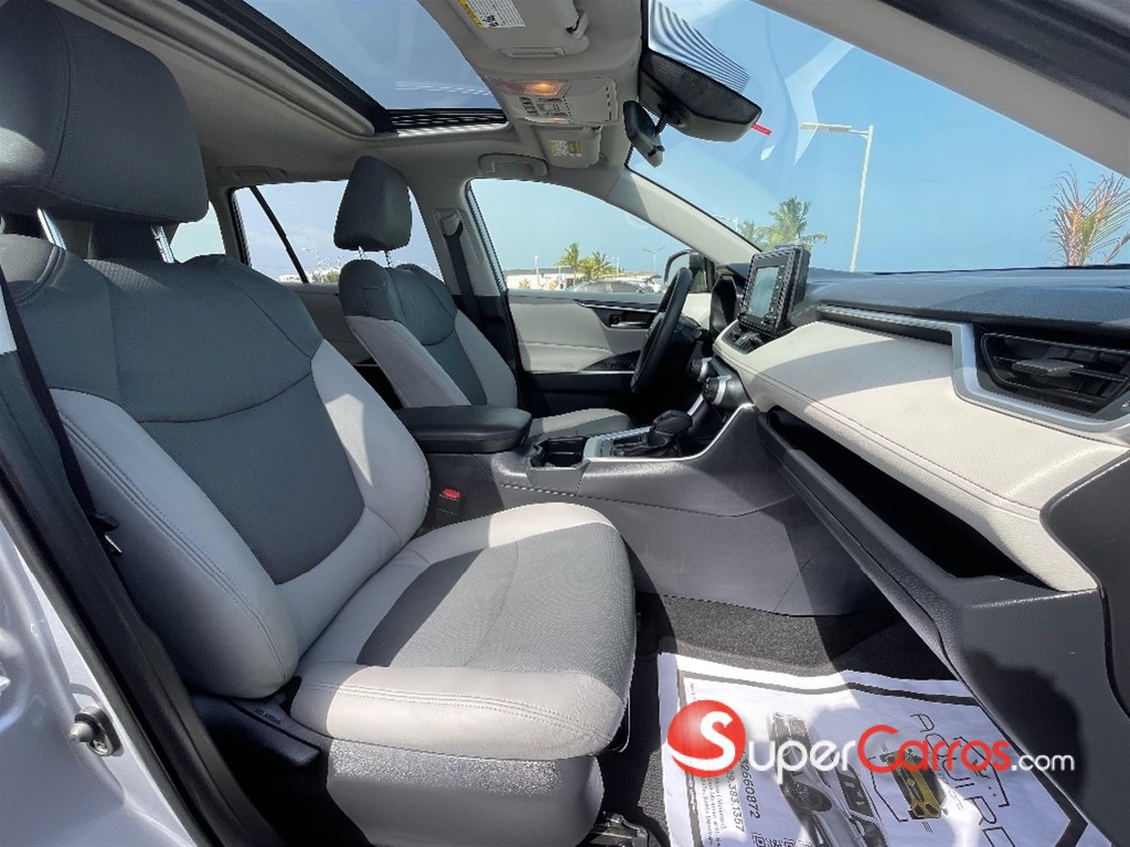 2020 Toyota RAV4 XLE Premium — foto 9 / 10