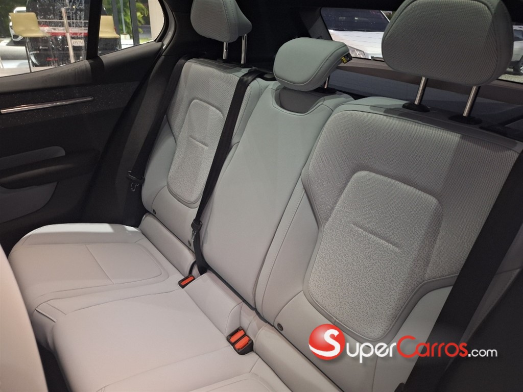 2025 Volvo EX30 ULTRA — foto 5 / 9