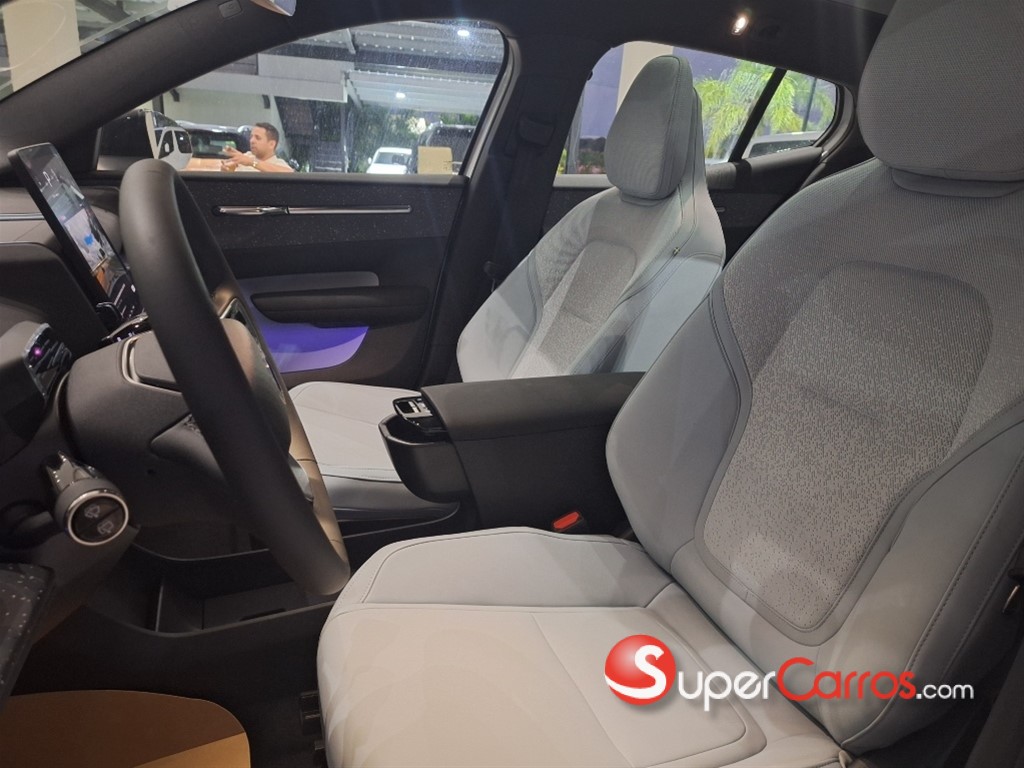 2025 Volvo EX30 ULTRA — foto 7 / 9