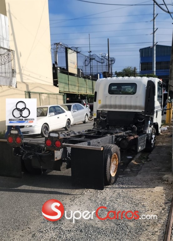 2019 Isuzu Camion — foto 6 / 12