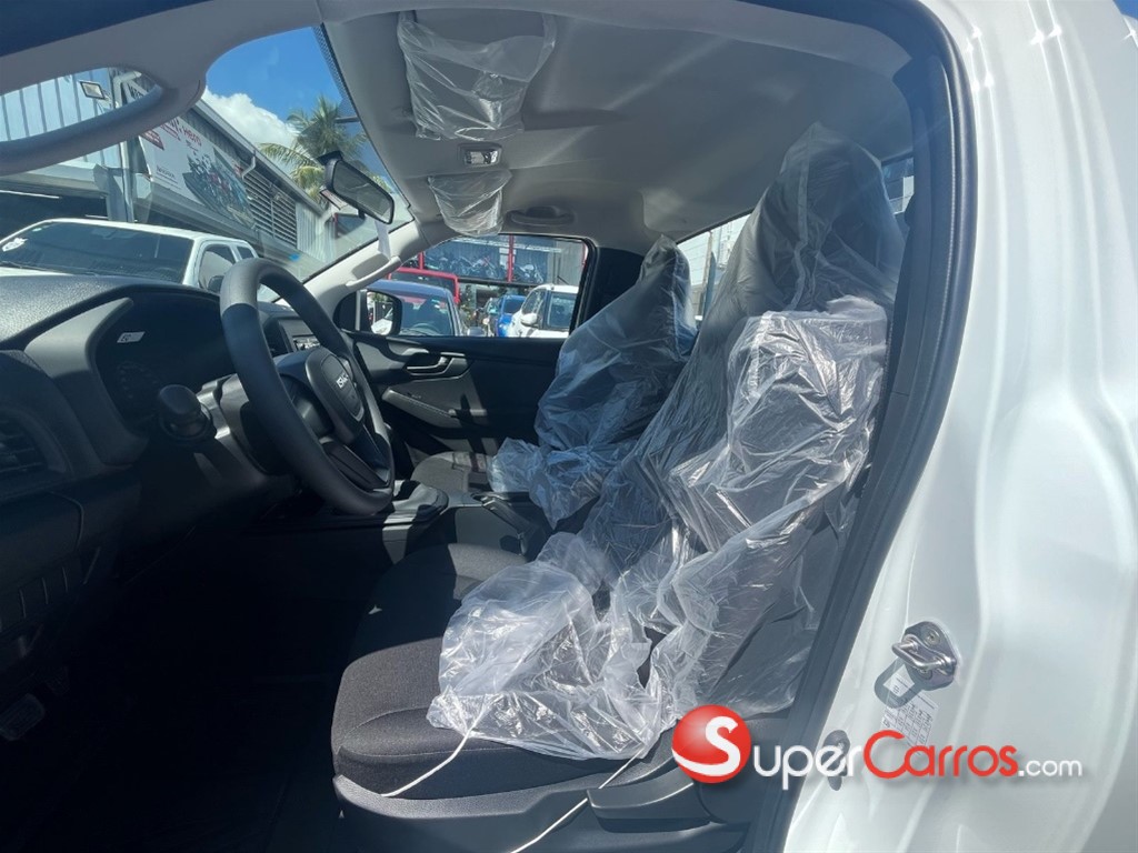 2025 Isuzu DMAX — foto 9 / 12