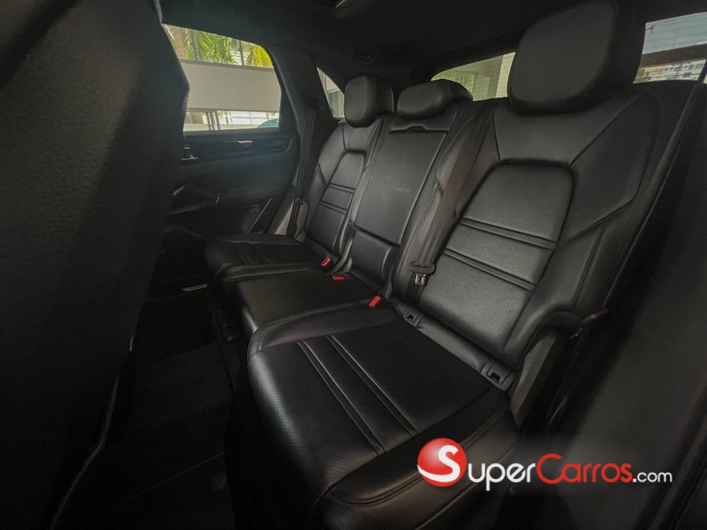 2019 Porsche Cayenne — foto 9 / 12