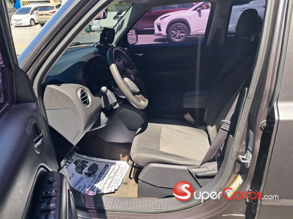 2016 Jeep Patriot — foto 8 / 11