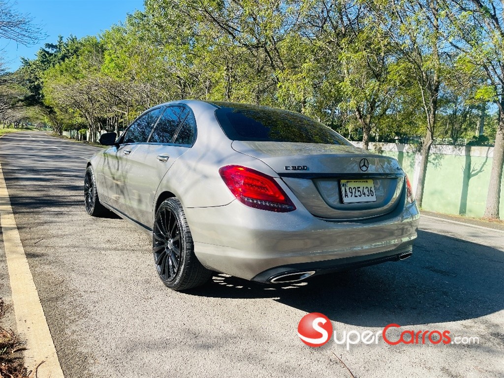 2019 Mercedes-Benz Clase C 300 4 Matic — foto 6 / 12
