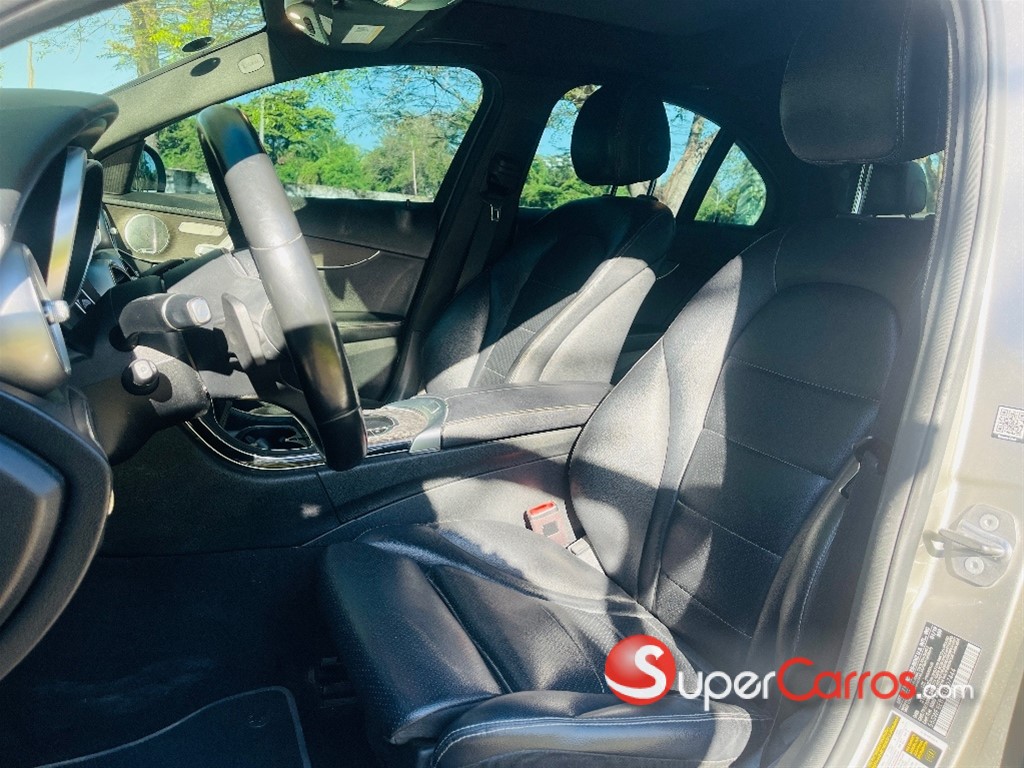 2019 Mercedes-Benz Clase C 300 4 Matic — foto 8 / 12