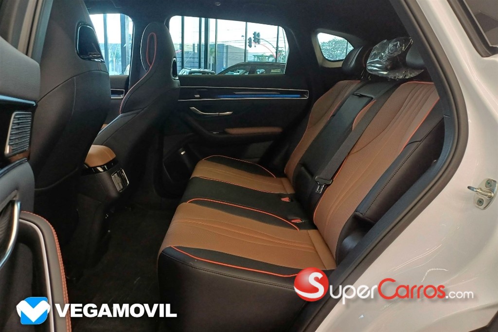 2025 BYD Song Plus DM-I — foto 8 / 12