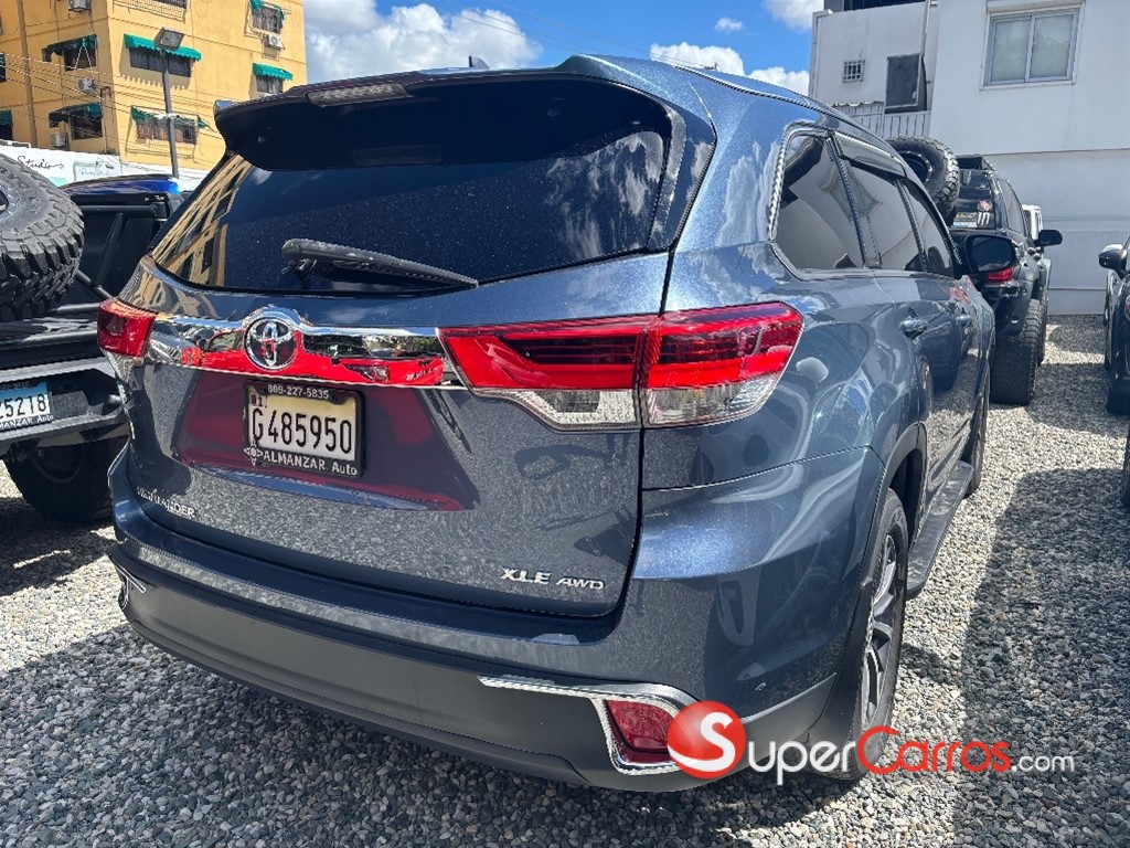 2017 Toyota Highlander XLE — foto 4 / 12