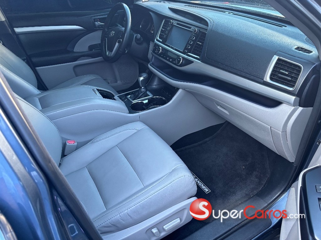 2017 Toyota Highlander XLE — foto 8 / 12
