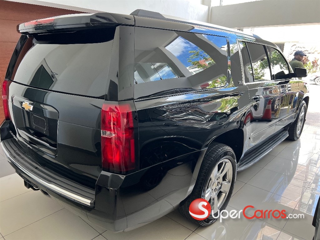 2016 Chevrolet Suburban LTZ — foto 4 / 8