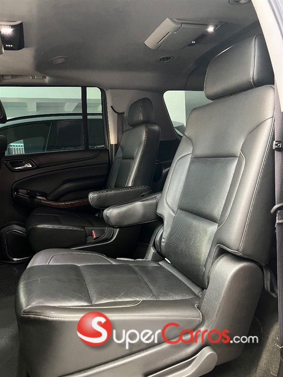 2016 Chevrolet Suburban LTZ — foto 6 / 8
