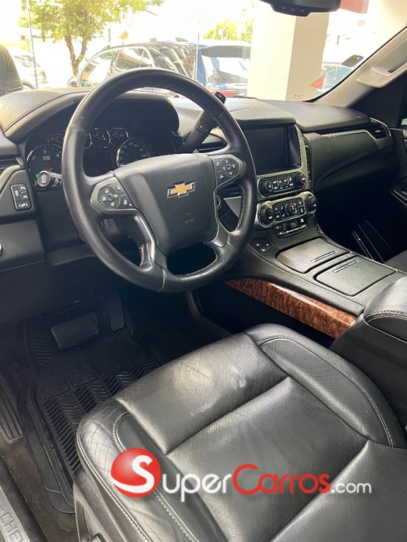 2016 Chevrolet Suburban LTZ — foto 7 / 8