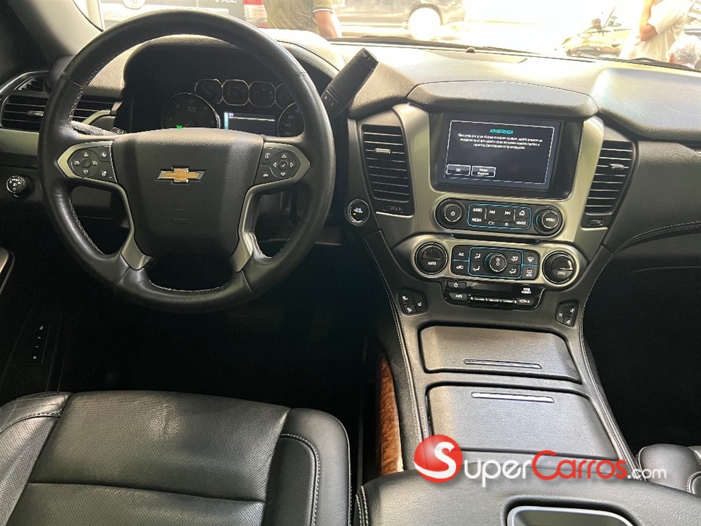2016 Chevrolet Suburban LTZ — foto 8 / 8