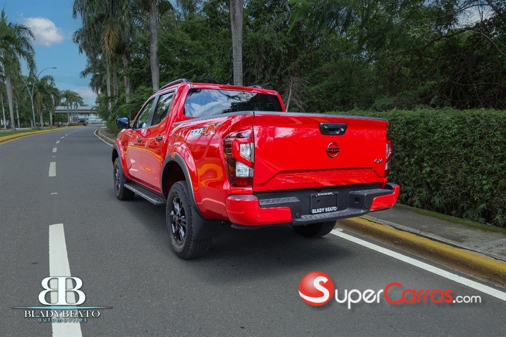 2026 Nissan Frontier Pro-4X — foto 2 / 12