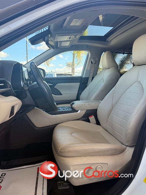 2020 Toyota Highlander XLE — foto 3 / 9
