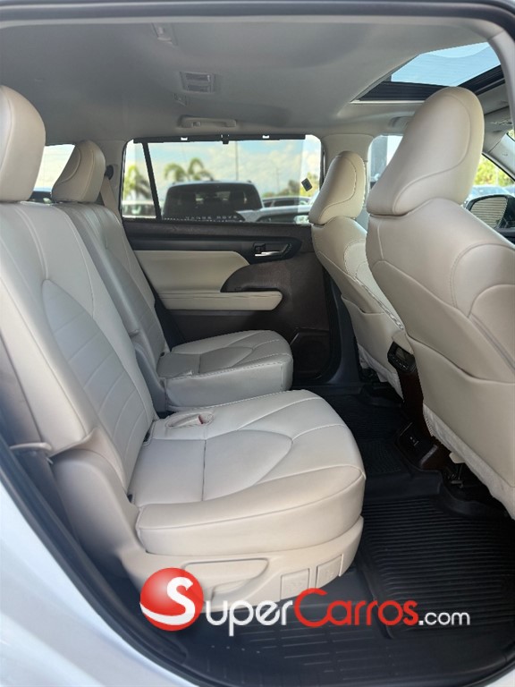 2020 Toyota Highlander XLE — foto 6 / 9
